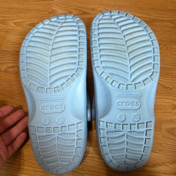 Women’s 10 Men’s 8 Size Crocs Carolina Blue Barely Worn w/jibbitz - Picture 4 of 5